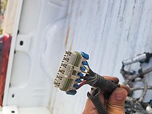 Connector Id help. 2005-20171011_180752.jpg