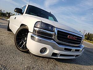 lets see some slammed a$$ trucks no bags!!!!!-8aqdanz.jpg